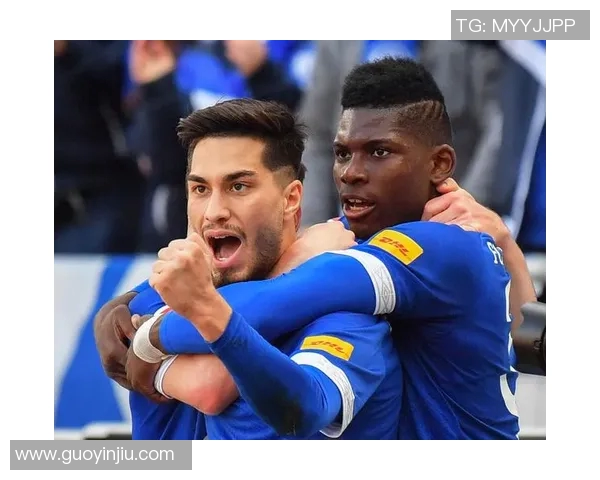 沙尔克04惨败慕尼黑1860，德甲降级悬念加重